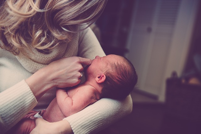 5 Tips for Breastfeeding in Public